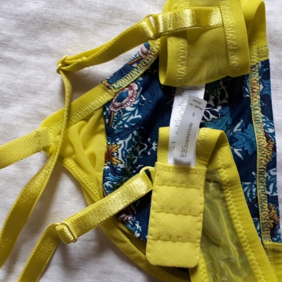 BCBGeneration Floral Cara Bralette - Picture 5 of 6